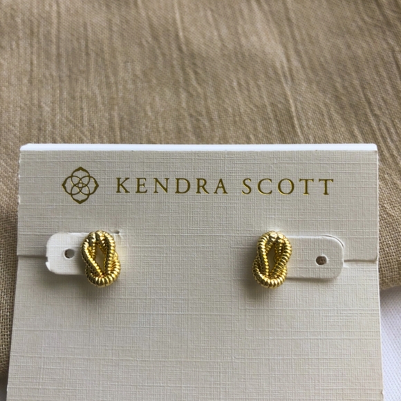 Kendra Scott Jewelry - Kendra Scott. Annie Gold Stud earrings